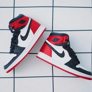 NIB NIKE AIR JORDAN 1 SATIN BLACK TOE SIZE 8 MEN